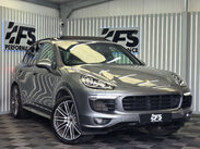 Porsche Cayenne 4.2 TD V8 S SUV 5dr Diesel TiptronicS 4WD Euro 5 (s/s) (385 ps) 48