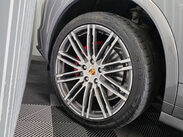 Porsche Cayenne 4.2 TD V8 S SUV 5dr Diesel TiptronicS 4WD Euro 5 (s/s) (385 ps) 29