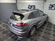 Porsche Cayenne 4.2 TD V8 S SUV 5dr Diesel TiptronicS 4WD Euro 5 (s/s) (385 ps) 20