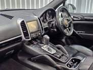 Porsche Cayenne 4.2 TD V8 S SUV 5dr Diesel TiptronicS 4WD Euro 5 (s/s) (385 ps) 9