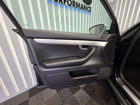 Audi RS4 4.2 Saloon 4dr Petrol Manual quattro (324 g/km, 415 bhp) 25