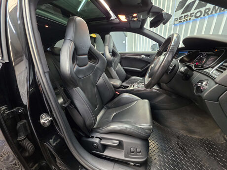 Audi RS4 4.2 FSI V8 Estate 5dr Petrol S Tronic quattro Euro 5 (450 ps) 7