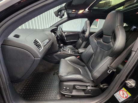 Audi RS4 4.2 FSI V8 Estate 5dr Petrol S Tronic quattro Euro 5 (450 ps) 9