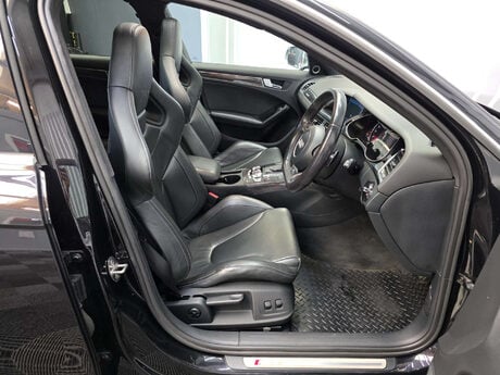 Audi RS4 4.2 FSI V8 Estate 5dr Petrol S Tronic quattro Euro 5 (450 ps) 23