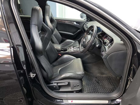 Audi RS4 4.2 FSI V8 Estate 5dr Petrol S Tronic quattro Euro 5 (450 ps) 19