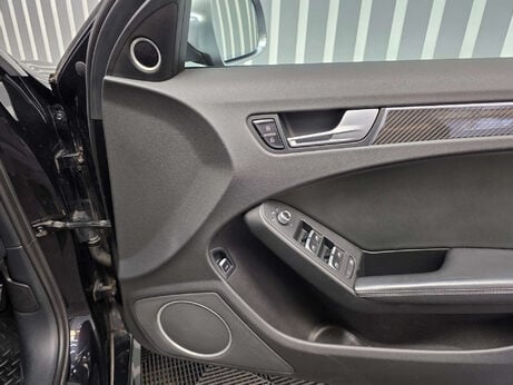 Audi RS4 4.2 FSI V8 Estate 5dr Petrol S Tronic quattro Euro 5 (450 ps) 23