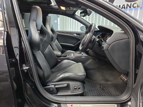 Audi RS4 4.2 FSI V8 Estate 5dr Petrol S Tronic quattro Euro 5 (450 ps) 41