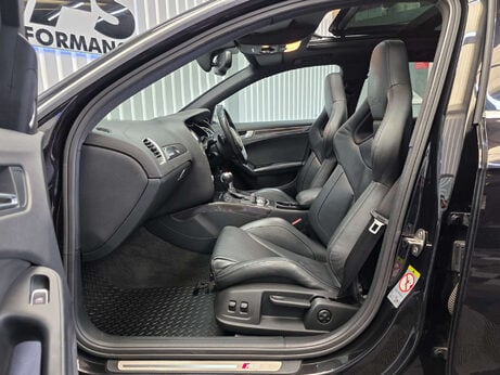 Audi RS4 4.2 FSI V8 Estate 5dr Petrol S Tronic quattro Euro 5 (450 ps) 39