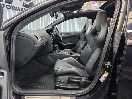 Audi RS4 4.2 FSI V8 Estate 5dr Petrol S Tronic quattro Euro 5 (450 ps) 38