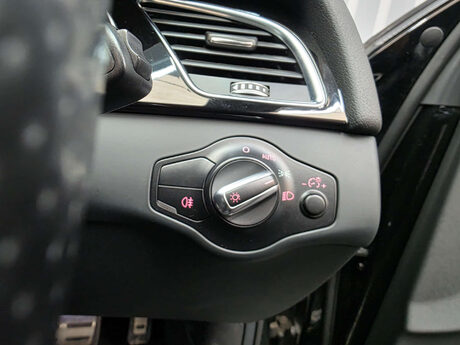 Audi RS4 4.2 FSI V8 Estate 5dr Petrol S Tronic quattro Euro 5 (450 ps) 13