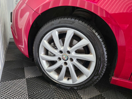 Alfa Romeo Giulietta 1.4 TB MultiAir Veloce Hatchback 5dr Petrol Manual Euro 5 (s/s) (170 bhp) 16