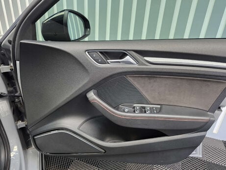 Audi RS3 2.5 TFSI Saloon 4dr Petrol S Tronic quattro Euro 6 (s/s) (400 ps) 9
