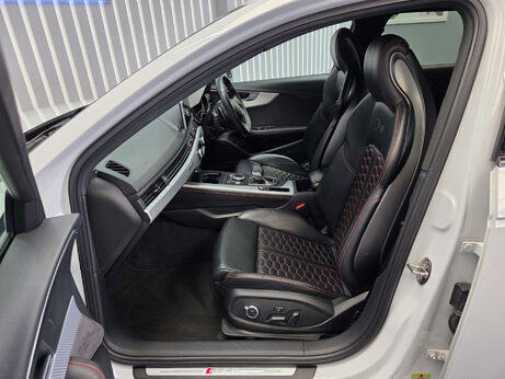 Audi RS4 2.9 TFSI V6 Estate 5dr Petrol Tiptronic quattro Euro 6 (s/s) (450 ps) 19