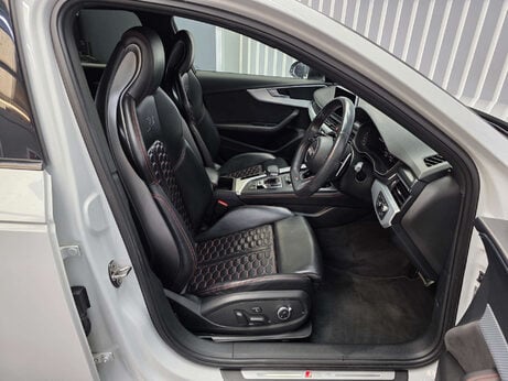 Audi RS4 2.9 TFSI V6 Estate 5dr Petrol Tiptronic quattro Euro 6 (s/s) (450 ps) 17