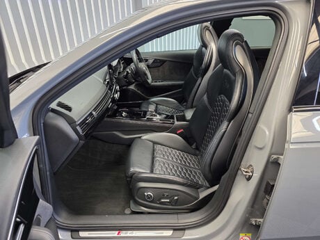 Audi RS4 2.9 TFSI V6 Vorsprung Estate 5dr Petrol Tiptronic quattro Euro 6 (s/s) (450 25