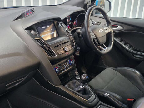 Ford Focus 2.3T EcoBoost RS Hatchback 5dr Petrol Manual AWD Euro 6 (s/s) (350 ps) 4