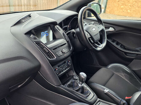Ford Focus 2.3T EcoBoost RS Hatchback 5dr Petrol Manual AWD Euro 6 (s/s) (350 ps) 8