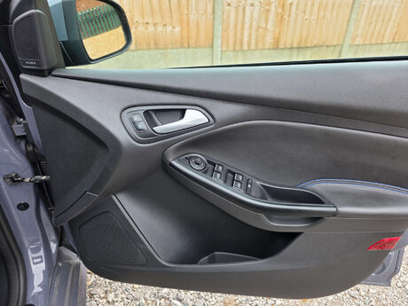 Ford Focus 2.3T EcoBoost RS Hatchback 5dr Petrol Manual AWD Euro 6 (s/s) (350 ps) 12