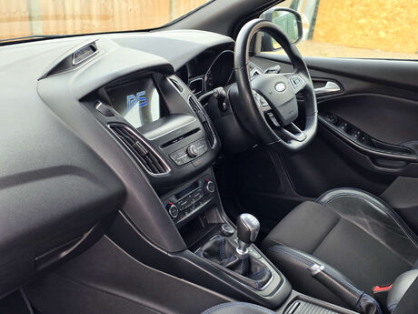 Ford Focus 2.3T EcoBoost RS Hatchback 5dr Petrol Manual AWD Euro 6 (s/s) (350 ps) 21