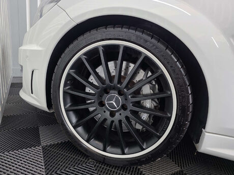 Mercedes-Benz C Class 6.3 C63 V8 AMG Saloon 4dr Petrol SpdS MCT Euro 5 (457 ps) 28