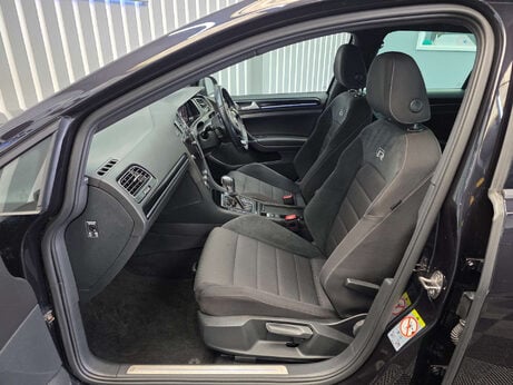 Volkswagen Golf 2.0 TSI R Hatchback 5dr Petrol DSG 4Motion Euro 6 (s/s) (300 ps) 17