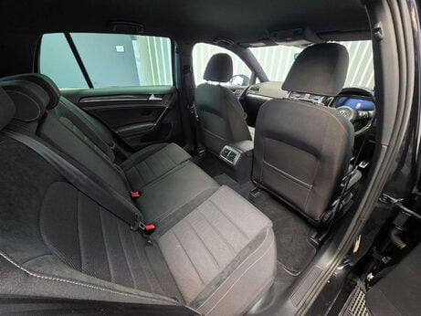 Volkswagen Golf 2.0 TSI R Hatchback 5dr Petrol DSG 4Motion Euro 6 (s/s) (300 ps) 14