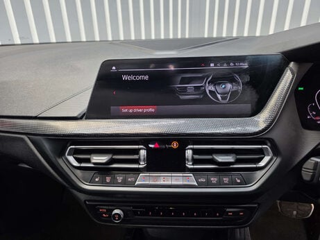 BMW 1 Series 2.0 M135i Hatchback 5dr Petrol Auto xDrive Euro 6 (s/s) (306 ps) 6