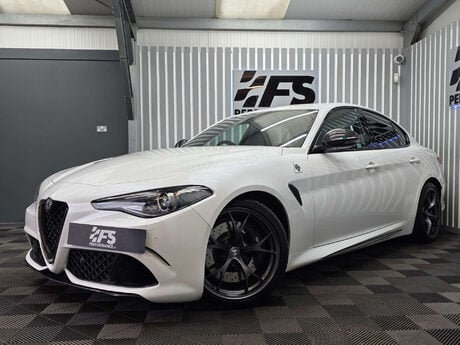 Alfa Romeo Giulia 2.9 V6 Bi-Turbo Quadrifoglio Saloon 4dr Petrol Auto Euro 6 (s/s) (510 ps) 3