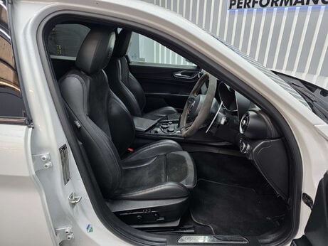 Alfa Romeo Giulia 2.9 V6 Bi-Turbo Quadrifoglio Saloon 4dr Petrol Auto Euro 6 (s/s) (510 ps) 17