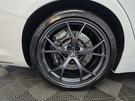 Alfa Romeo Giulia 2.9 V6 Bi-Turbo Quadrifoglio Saloon 4dr Petrol Auto Euro 6 (s/s) (510 ps) 30
