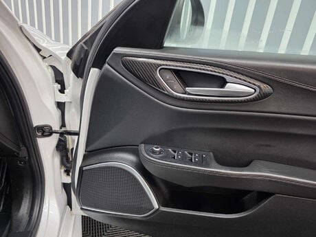 Alfa Romeo Giulia 2.9 V6 Bi-Turbo Quadrifoglio Saloon 4dr Petrol Auto Euro 6 (s/s) (510 ps) 47