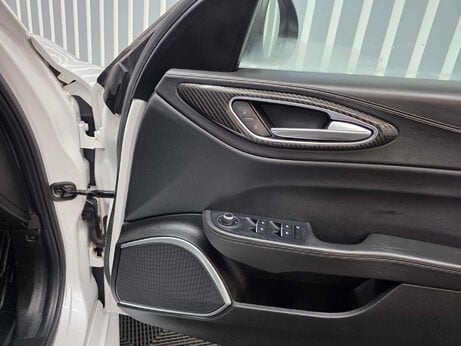 Alfa Romeo Giulia 2.9 V6 Bi-Turbo Quadrifoglio Saloon 4dr Petrol Auto Euro 6 (s/s) (510 ps) 43