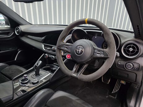 Alfa Romeo Giulia 2.9 V6 Bi-Turbo Quadrifoglio Saloon 4dr Petrol Auto Euro 6 (s/s) (510 ps) 9