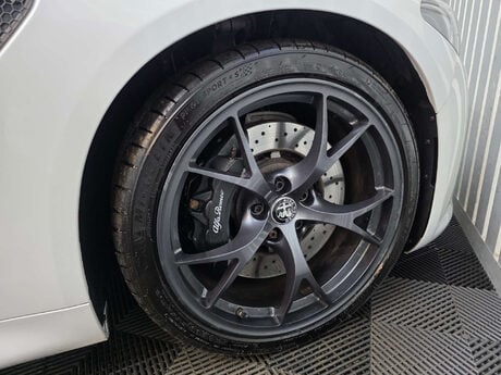 Alfa Romeo Giulia 2.9 V6 Bi-Turbo Quadrifoglio Saloon 4dr Petrol Auto Euro 6 (s/s) (510 ps) 33