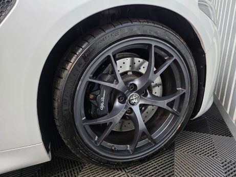 Alfa Romeo Giulia 2.9 V6 Bi-Turbo Quadrifoglio Saloon 4dr Petrol Auto Euro 6 (s/s) (510 ps) 29