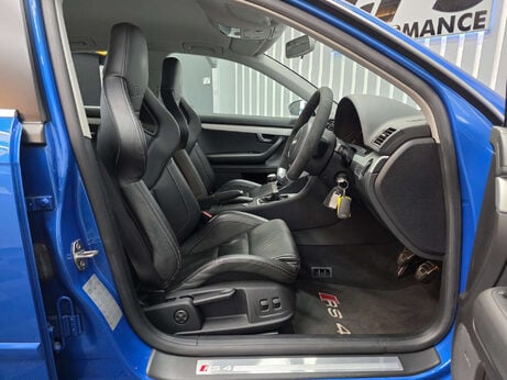 Audi RS4 4.2 Saloon 4dr Petrol Manual quattro (324 g/km, 415 bhp) 43