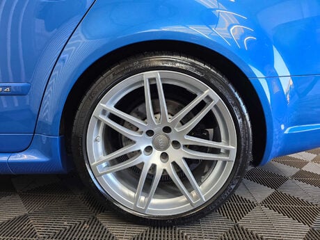 Audi RS4 4.2 Saloon 4dr Petrol Manual quattro (324 g/km, 415 bhp) 32