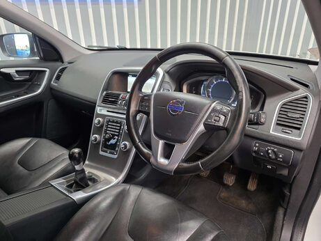Volvo XC60 2.4 D5 SE Lux Nav SUV 5dr Diesel Manual AWD Euro 6 (s/s) (220 ps) 17
