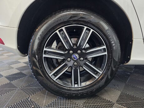 Volvo XC60 2.4 D5 SE Lux Nav SUV 5dr Diesel Manual AWD Euro 6 (s/s) (220 ps) 39