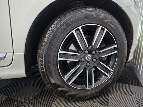 Volvo XC60 2.4 D5 SE Lux Nav SUV 5dr Diesel Manual AWD Euro 6 (s/s) (220 ps) 42