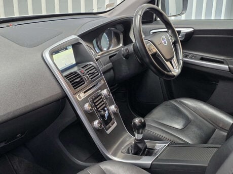 Volvo XC60 2.4 D5 SE Lux Nav SUV 5dr Diesel Manual AWD Euro 6 (s/s) (220 ps) 8