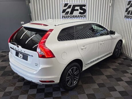 Volvo XC60 2.4 D5 SE Lux Nav SUV 5dr Diesel Manual AWD Euro 6 (s/s) (220 ps) 35