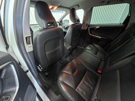Volvo XC60 2.4 D5 SE Lux Nav SUV 5dr Diesel Manual AWD Euro 6 (s/s) (220 ps) 19