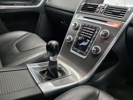 Volvo XC60 2.4 D5 SE Lux Nav SUV 5dr Diesel Manual AWD Euro 6 (s/s) (220 ps) 10