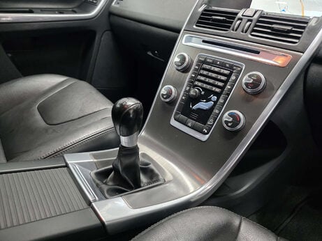 Volvo XC60 2.4 D5 SE Lux Nav SUV 5dr Diesel Manual AWD Euro 6 (s/s) (220 ps) 6