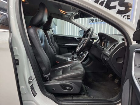 Volvo XC60 2.4 D5 SE Lux Nav SUV 5dr Diesel Manual AWD Euro 6 (s/s) (220 ps) 30