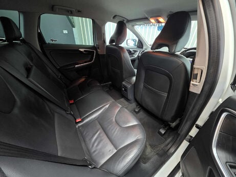 Volvo XC60 2.4 D5 SE Lux Nav SUV 5dr Diesel Manual AWD Euro 6 (s/s) (220 ps) 15
