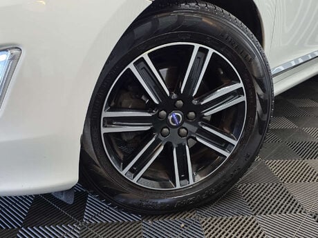 Volvo XC60 2.4 D5 SE Lux Nav SUV 5dr Diesel Manual AWD Euro 6 (s/s) (220 ps) 42