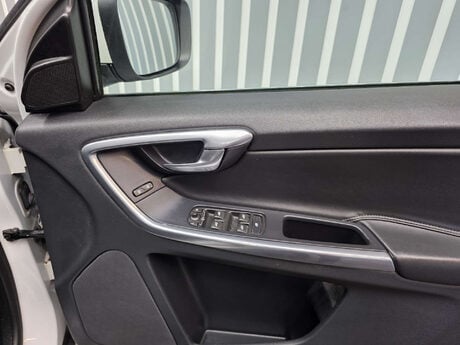 Volvo XC60 2.4 D5 SE Lux Nav SUV 5dr Diesel Manual AWD Euro 6 (s/s) (220 ps) 41