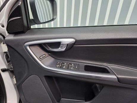 Volvo XC60 2.4 D5 SE Lux Nav SUV 5dr Diesel Manual AWD Euro 6 (s/s) (220 ps) 37